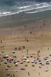 Image du Maroc Professionnelle de  Vue aérienne de la plage d'Asilah, ville du nord du Maroc sur l'océan Atlantique à 40 km au sud de Tanger, Vendredi 9 Août 2002.(Photo / Abdeljalil Bounhar)




